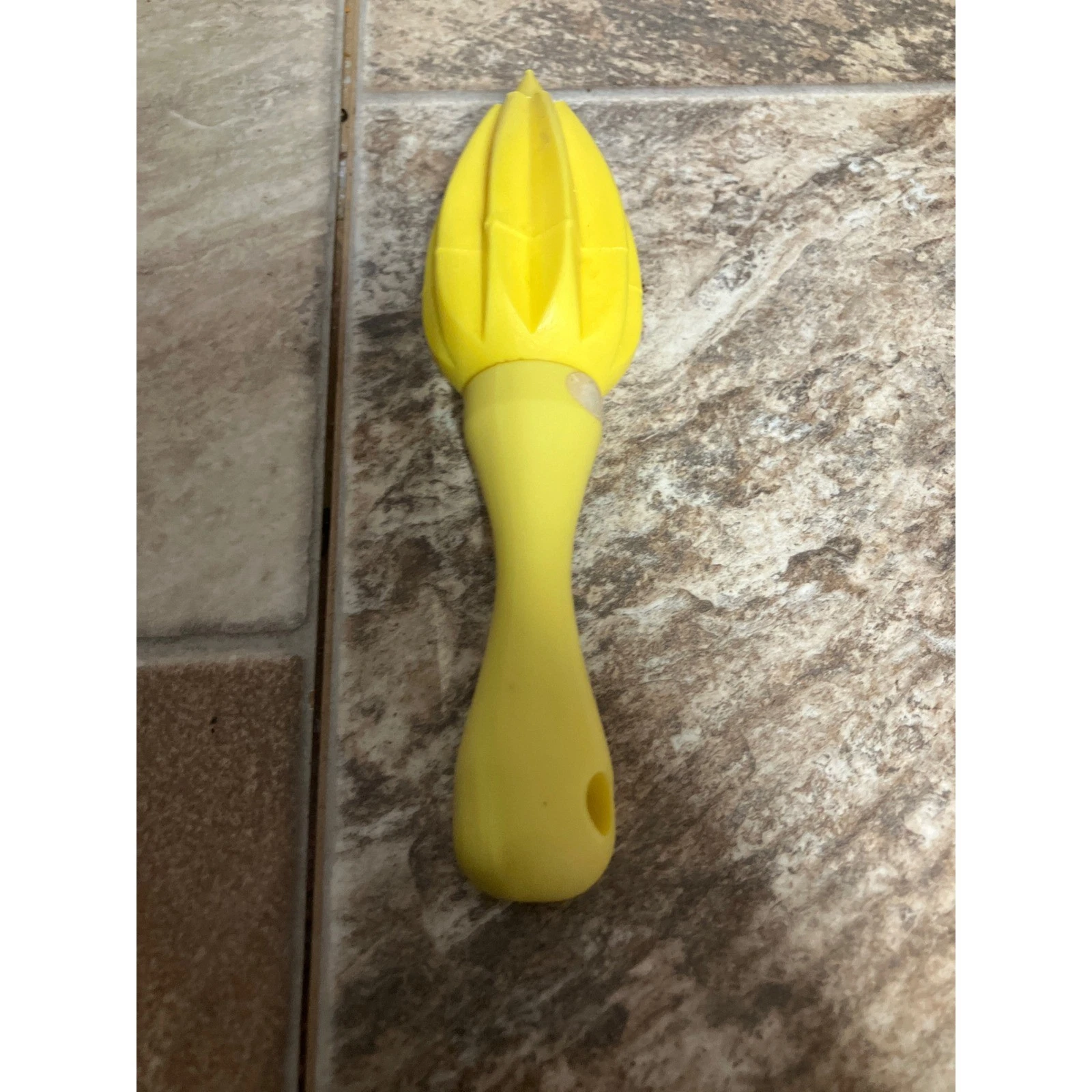 Yellow Plastic Handheld Citrus Reamer Manual Lemon Lime Juicer Kitchen Tool 6.5