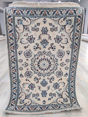 Traditional Hand Knotted Wool Rug Oriental Nain Medallion Rose Gold 2'7'' x 3'10''