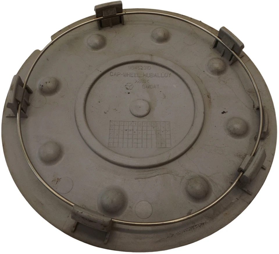 Tampa de roda central Chevrolet Aveo 2004-2008 usada fabricante de equipamento original 96452310 - Imagem 2 de 4