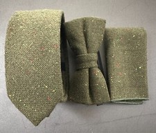 Green Mens Tie  Bow Tie  Pocket Square Set  Wedding Ties  EDC Hanks  Hankys