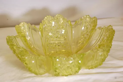 Yellow Art Glass Daisy Button Bowl Sawtooth Edge