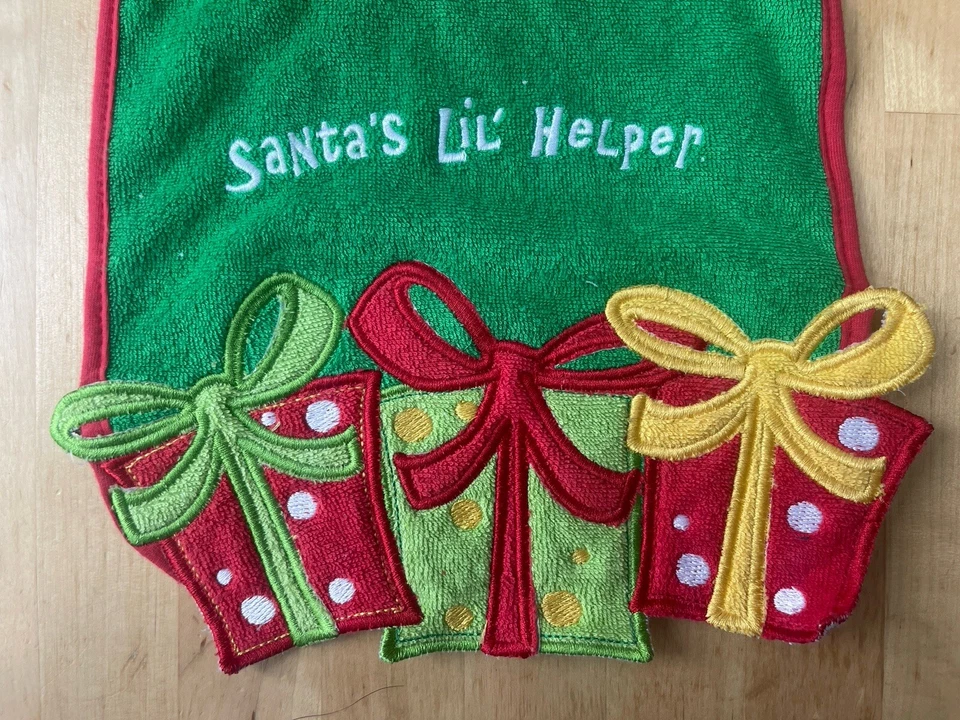 Unisex Bebé Navidad Navidad Vacaciones Regalos Santa's Lil' Helper Mezcla de Algodón Babero Verde Foto 2 de 4