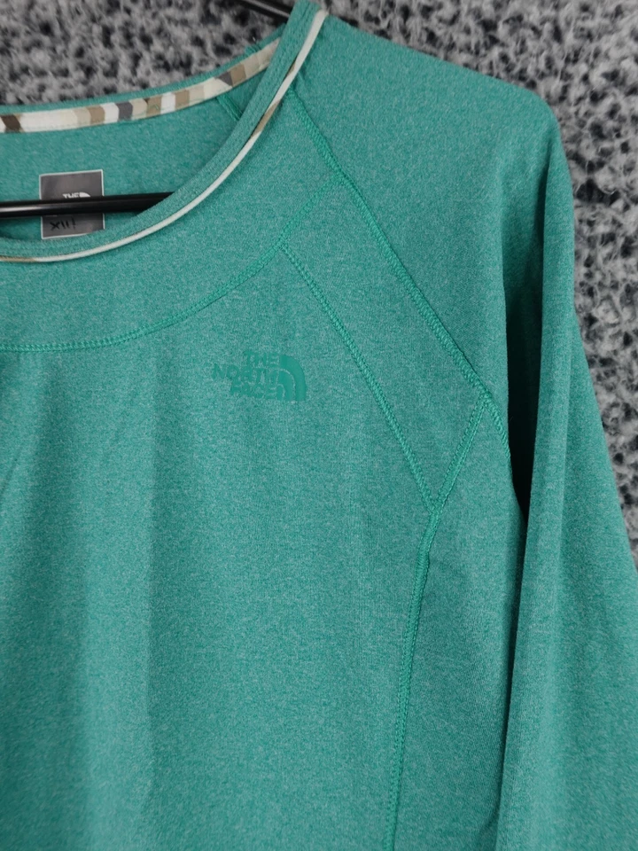 Camisa de rendimiento de manga larga verde mediana para mujer The North Face Foto 3 de 4