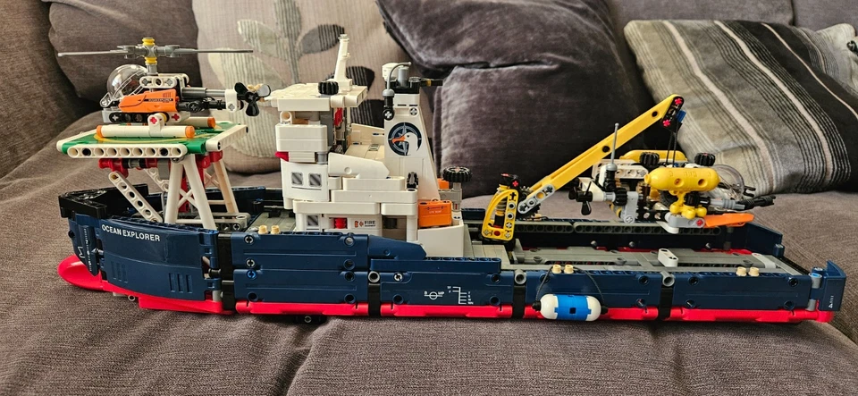 LEGO Technic 42064 Ocean Explorer, photo 1 of 5