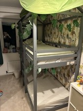 Children’s Jungle‑Theme Bunk Beds + 2 Mattresses – Excellent Condition