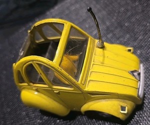 Miniature Citroën 2CV – Échelle 1/64 – Marque Buby – Occasion