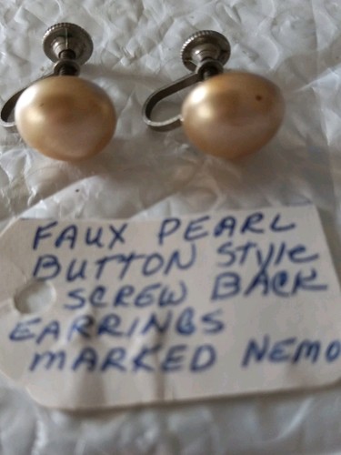 Marked Nemo Faux Pearl Button Screwback Earrings - Afbeelding 2 van 2