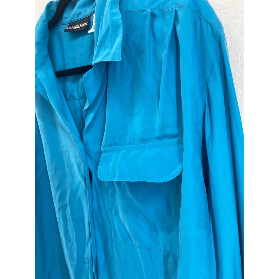 Camisa Diane Gilman Seda Abotonada Azul Manga Larga Bolsillo Mediana Foto 4 de 4