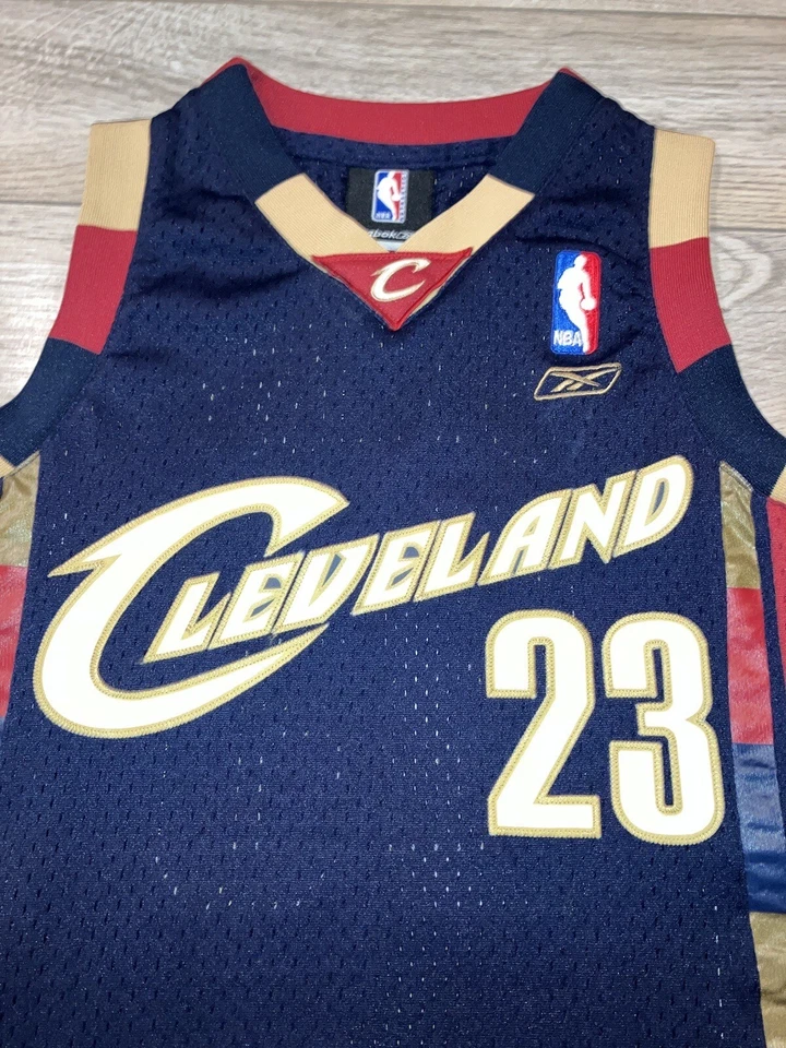 LeBron James #23 Cleveland Cavaliers NBA Reebok Sewn Jersey Youth S Small 6-8 - Image 3 of 3