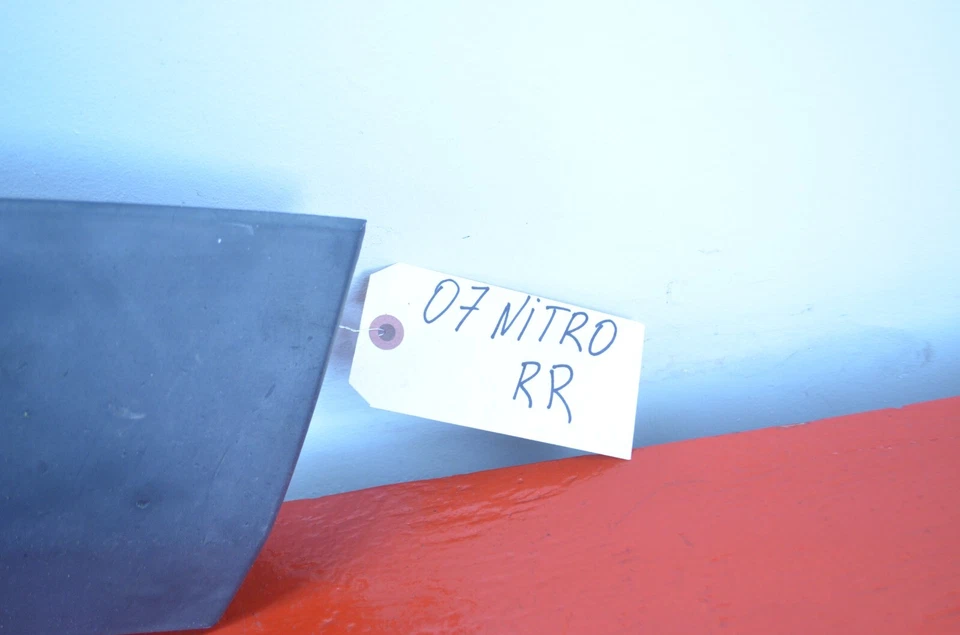 07-11 DODGE NITRO GUARDABARROS TRASERO DERECHO LADO PASAJERO MOLDURA ACAMPANADA OEM Foto 2 de 4