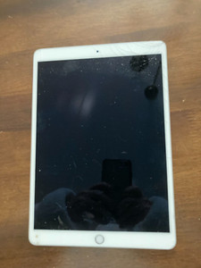 Apple IPad Air 3rd Generation Model #MUUK2LL/A Cracked Screen Wiped Parts Only