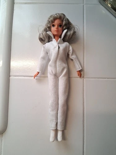 VINTAGE GI JOE 1964- 1970's   DYNAGIRL  Doll Clean Great Condition
