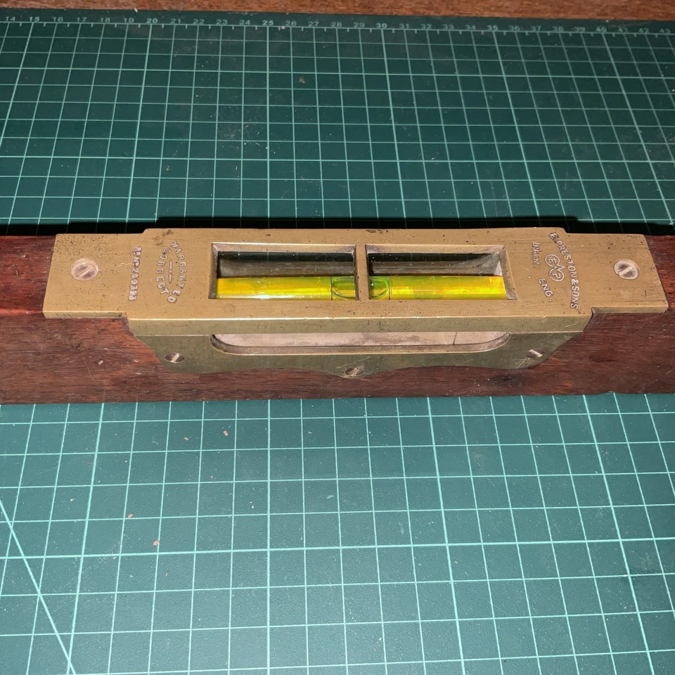Vintage Edward Preston  no 98  mahogany and brass 18 inch Spirit Level  - Image 2 of 4