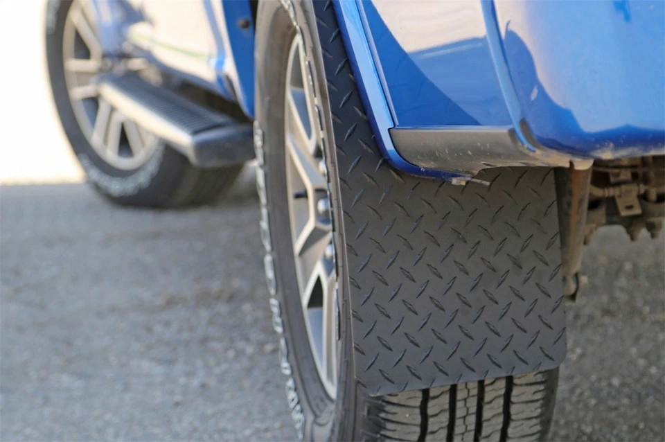 Abas de lama Dee Zee DZ1808TB Brite-Tread banda de rodagem de diamante preto alumínio - Universal - Imagem 2 de 4