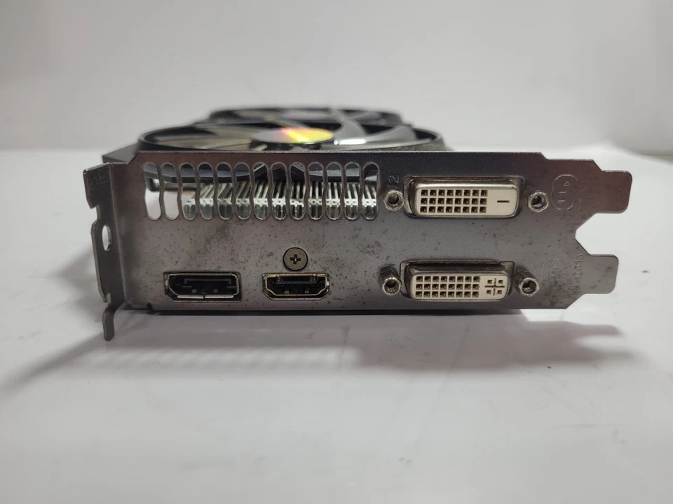 Gigabyte WindForce R9 270 2GB Desktop Graphics Card #0235 - Image 4 of 4