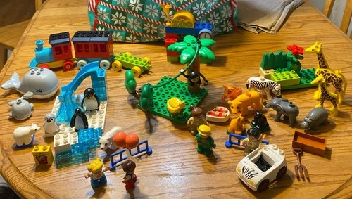 LEGO DUPLO Zoo  Safari Lot Penguin lion hippo Whale Animals People Train