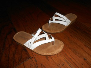 naturalizer flat sandals