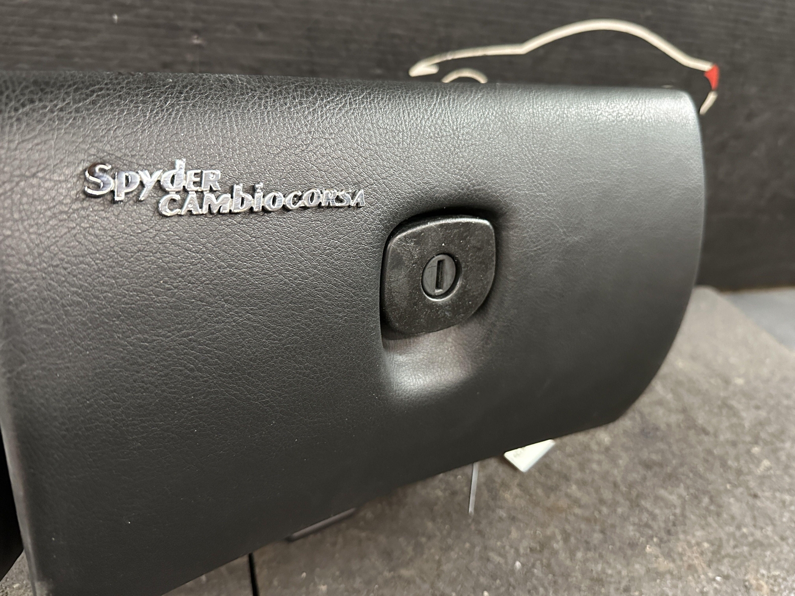02-06 MASERATI SPYDER DASH GLOVE BOX STORAGE COMPARTMENT BLACK 01