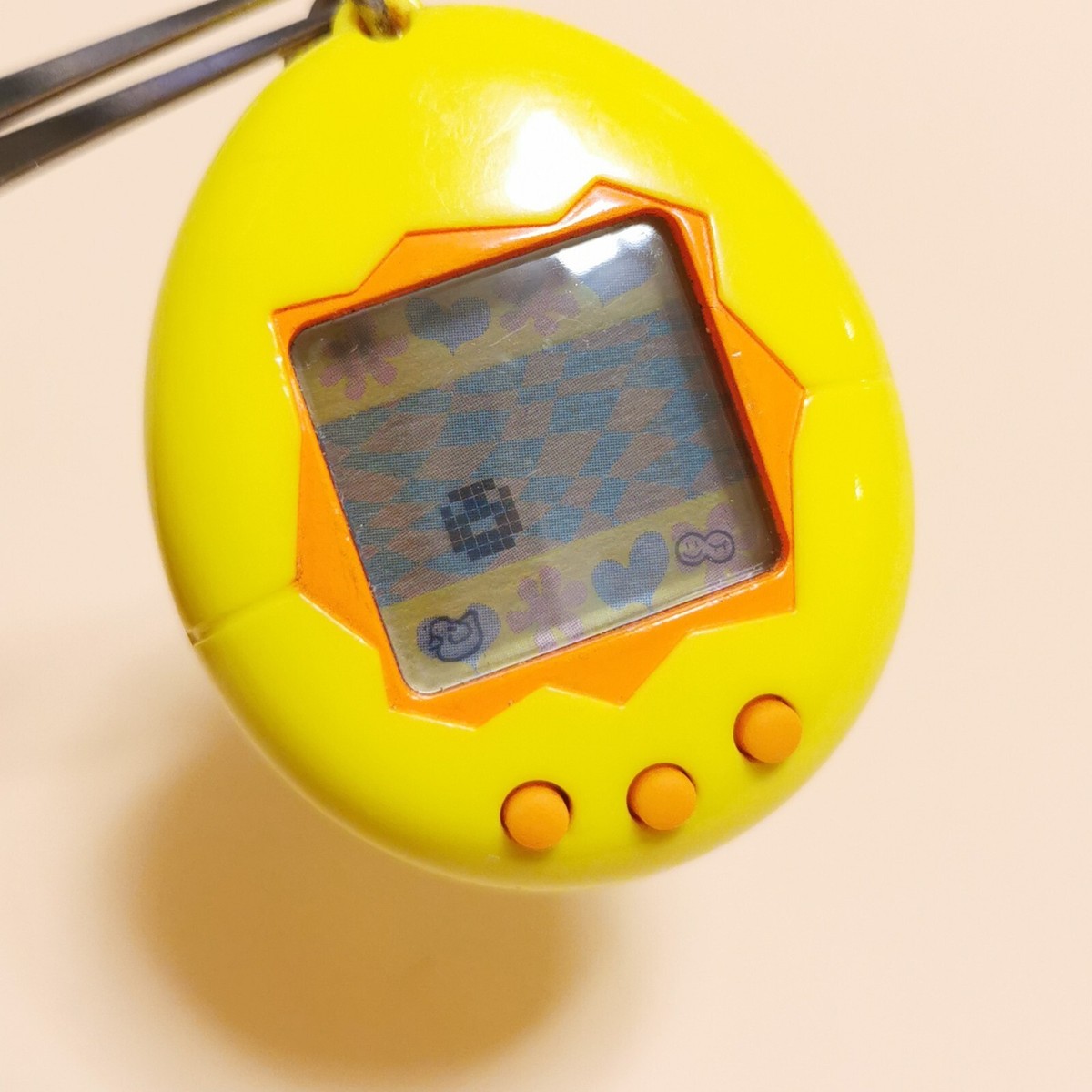 Bandai 1997 Tamagotchi Original YELLOW Shell Wizkids TEST & WORKS