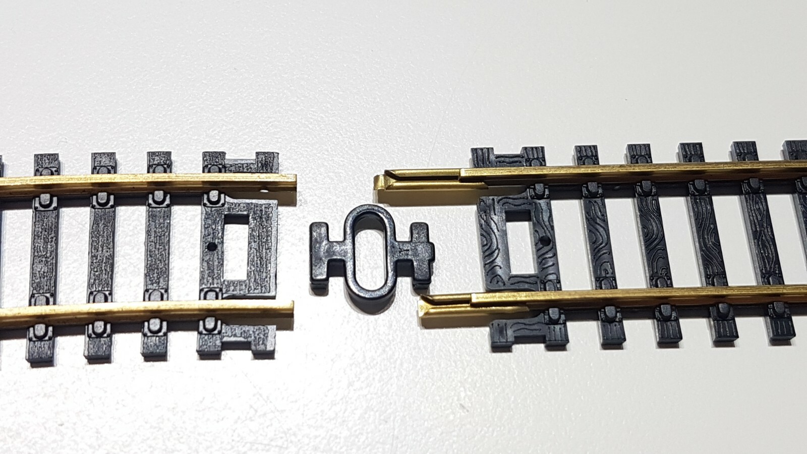 MEHANO TRACK SNAP LOCKS. HO SCALE 24 PCS. NEW. eBay