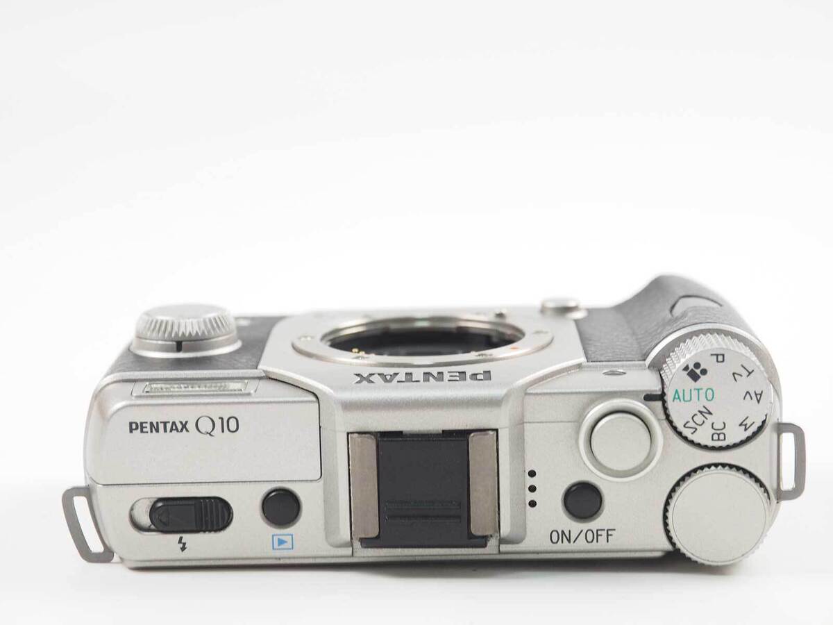 Pentax Q10 Silver 12.4MP Digital Camera 02 Lens 1932 Shots w Pentax Q10 Silver 12.4MP Digital Camera 02 Lens 1932 Shots w