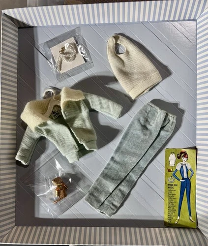 Vintage Mattel Barbie  #940 “Mood For Music “