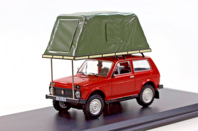 1981 Lada Niva mit Dachzelt DDR 1:43 IST Models IST295MR