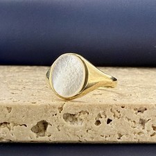 9ct Yellow Gold Mother of Pearl Signet Ring  ...