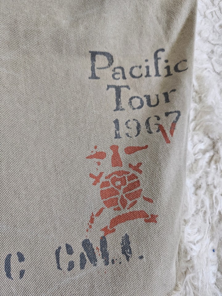 Polo Ralph Lauren Relaxed Fit 8” Hula Girl Souvenir Khaki Chino Shorts