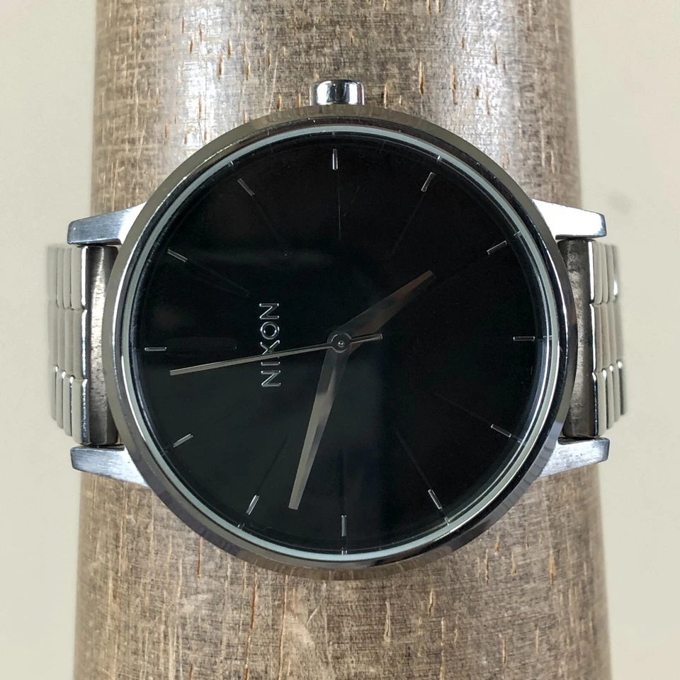 Женские модные кварцевые часы Nixon Kensington черный циферблат серебристые 37 мм 6 3/4 дюйма - Изображение 2 из 4