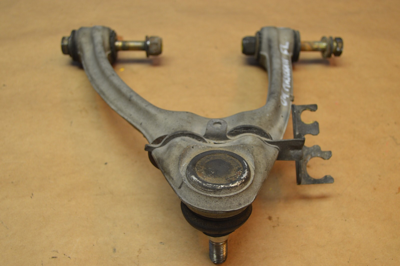 2004 M138 MASERATI GT COUPE  FRONT LEFT DRIVER SIDE UPPER CONTROL ARM ASSEMBLY