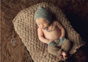 newborn hat and pants set