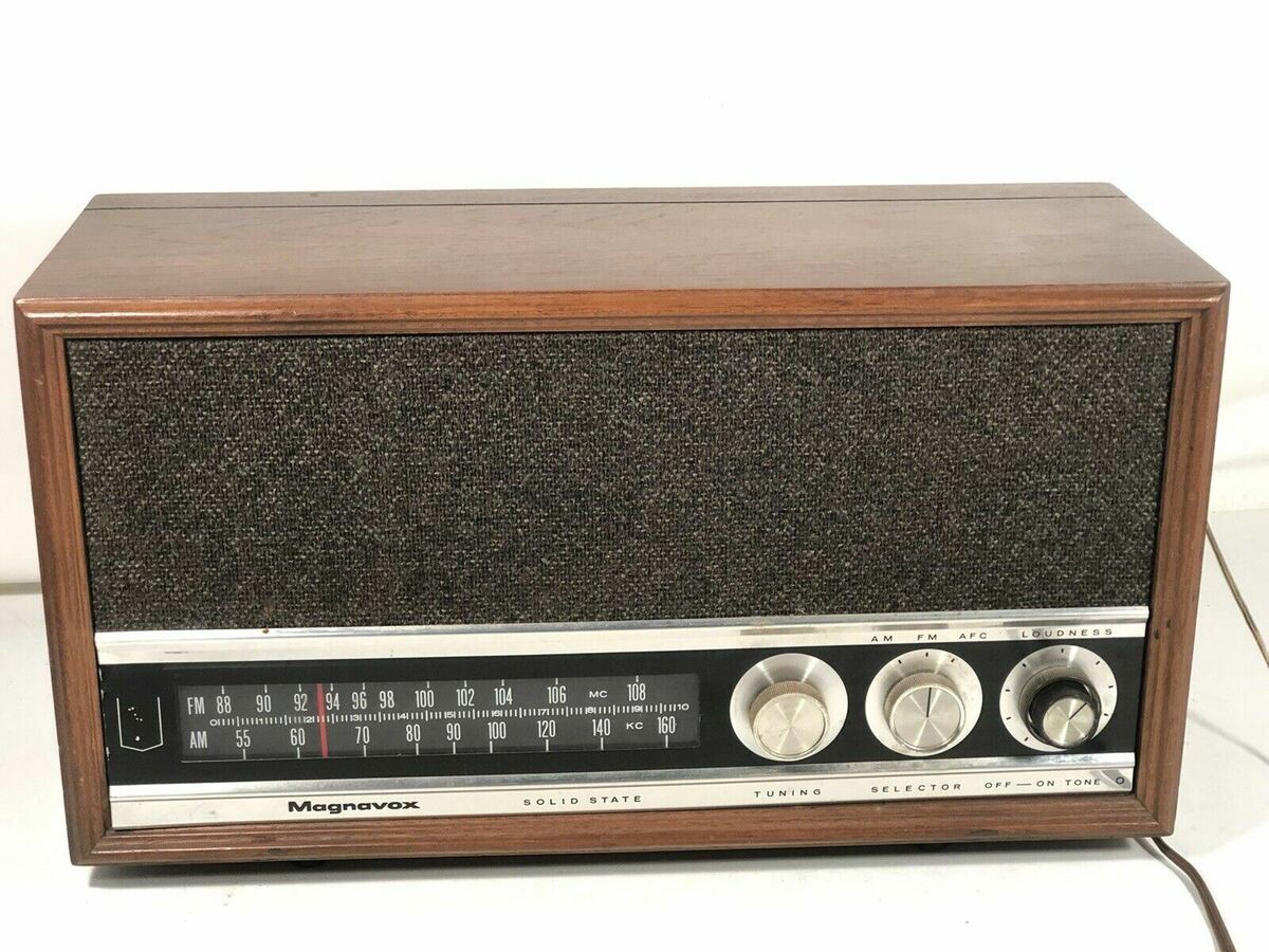 Vintage Magnavox Table Top AM FM 60s Model 1FM056 Radio Vintage Magnavox Table Top AM FM 60s Model 1FM056 Radio