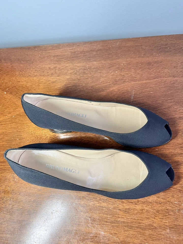 Sapato Bruno Magli Feminino Tamanho 8.5 Azul Marinho Peep Toe Wedge Feito na Itália WO2304 - Imagem 2 de 4