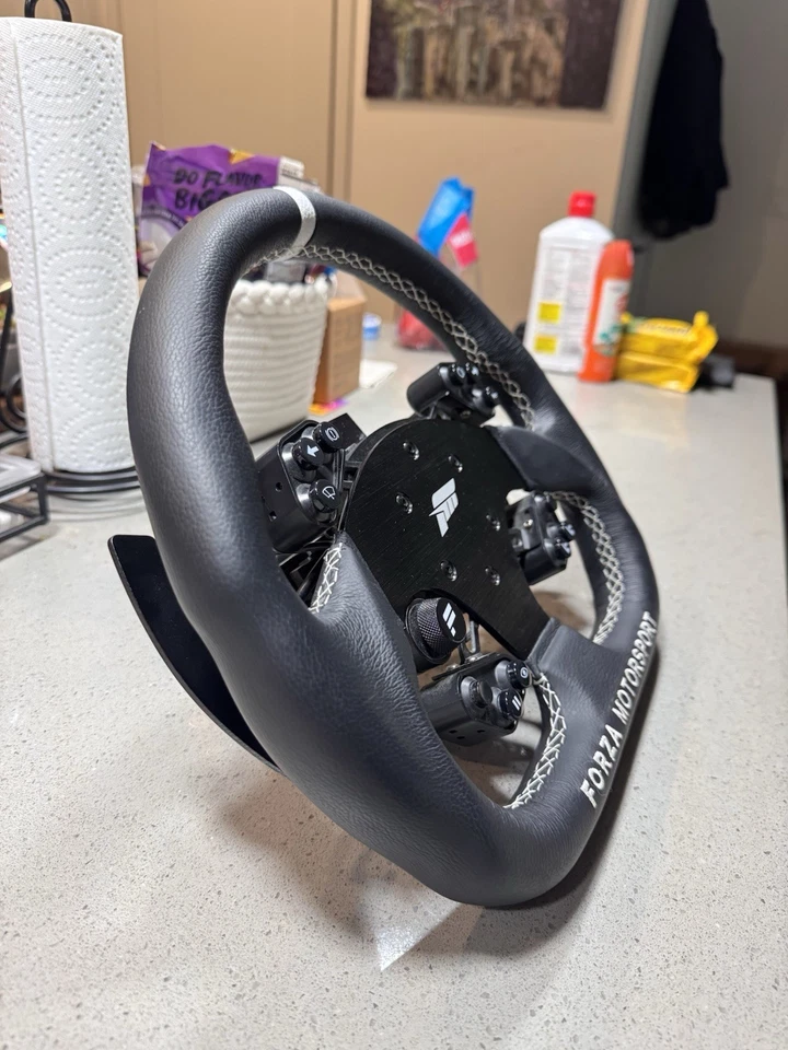Fanatec Forza Wheel With Club Sport Hub Qr1 - Image 3 of 4