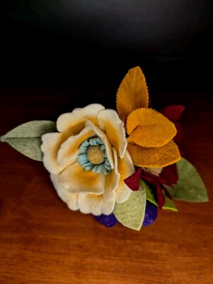 Beautiful Hand Cut Wool Blend Felt Flower Bouquet Gift Wrapped New
