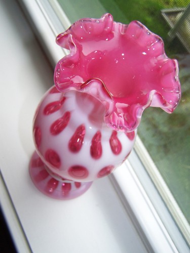Vtg Fenton glass 9 inch Cranberry Coin Dot Vase - EXCELLENT! - E25 - Picture 10 of 13