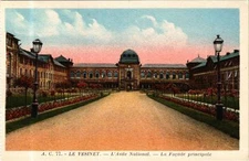 Old postcard Le VESINET - L'Aisle National - La Facade principal (165778)