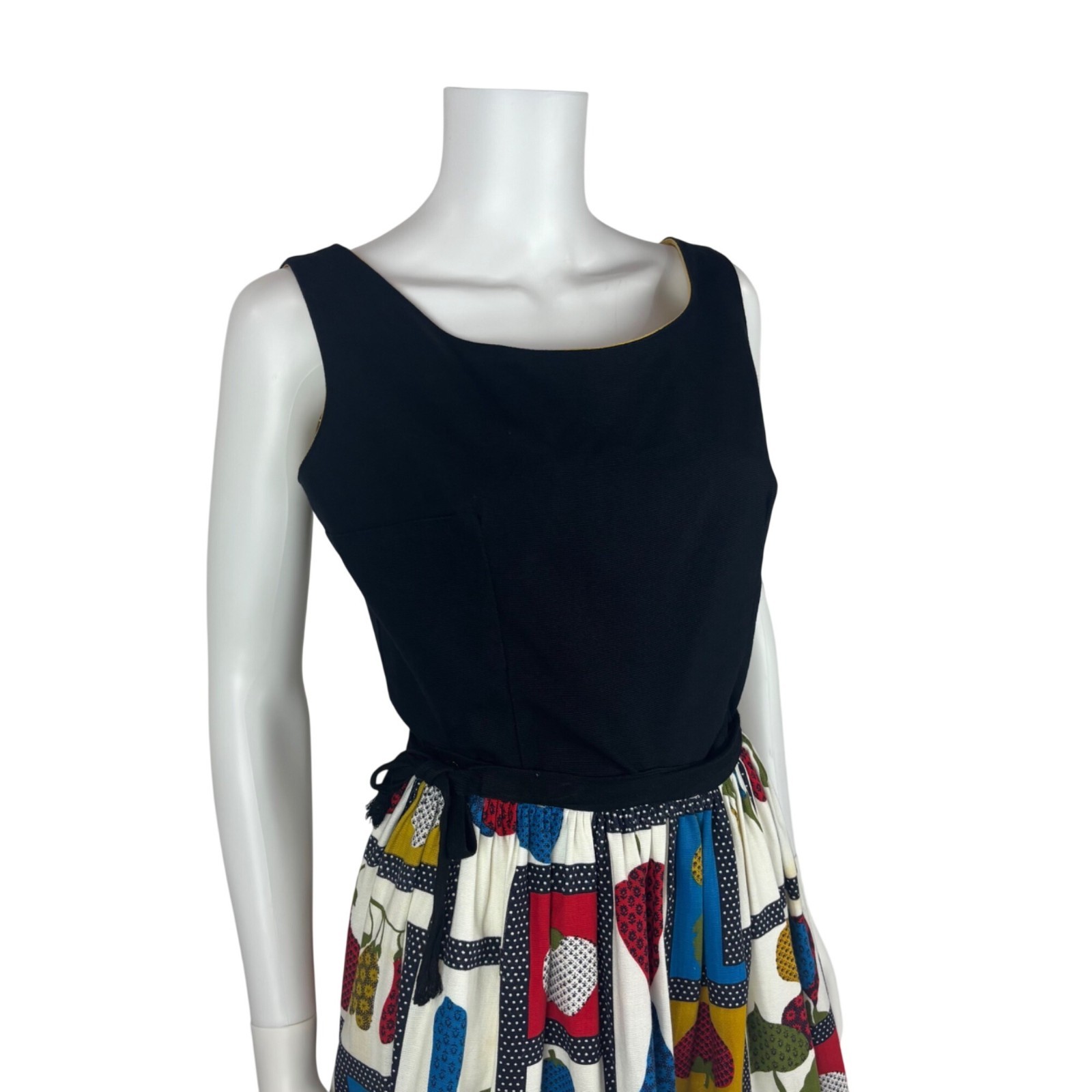 Vintage 60s Novelty Print Dress Womens XS Fruit & Vegetables Cutout Back 2 Piece image 4