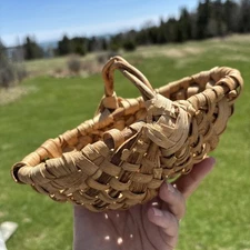 VTG Small Hand Woven Gathering Egg Basket Rustic Buttock Gods Eye Knot 9x5"