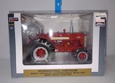 International W450 Spec Cast Toy Tractor