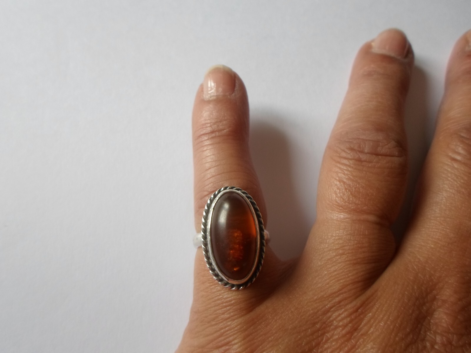 solid silver ring, amber shuttle, chiseled outlin… - image 4