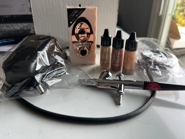 Luminess Air Icon Pro Multi-Speed Airbrush System Kit (LI-100RWTC) with makeup
