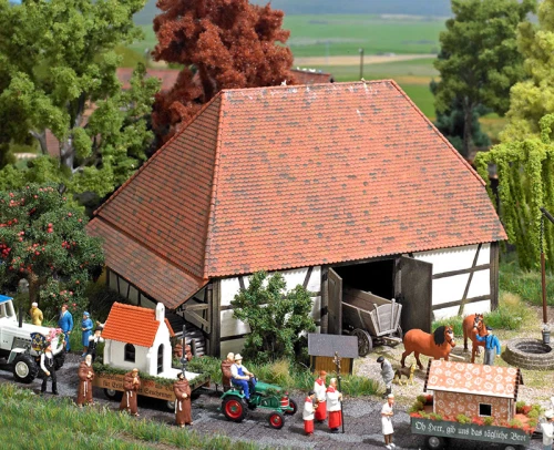 BUSCH 1502 ho scale 1/87 Farming Village Historic Wood Barn - Image 2 of 4