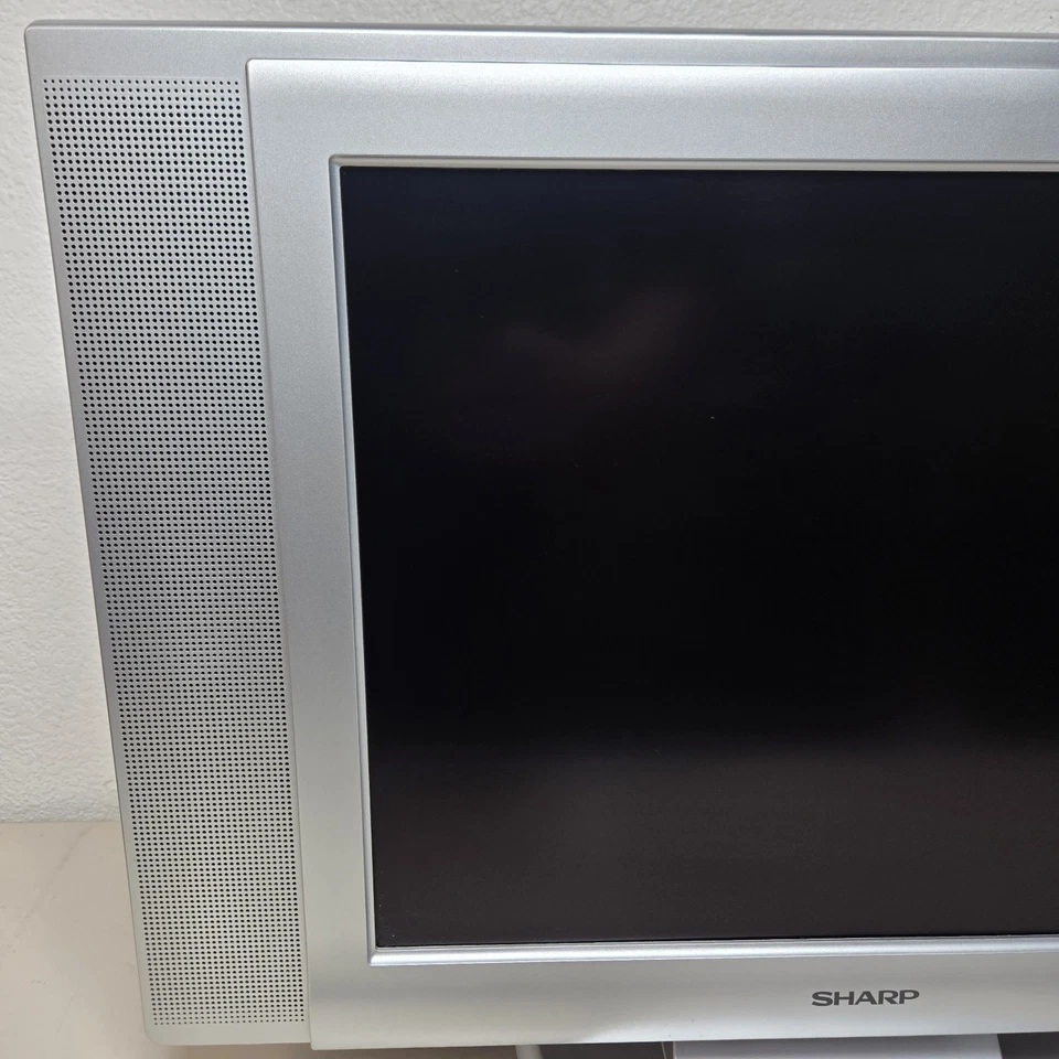 Sharp LC-20AV1U 20” Liquid Crystal TV - LCD Retro Gaming - TESTED WORKING - Image 3 of 4