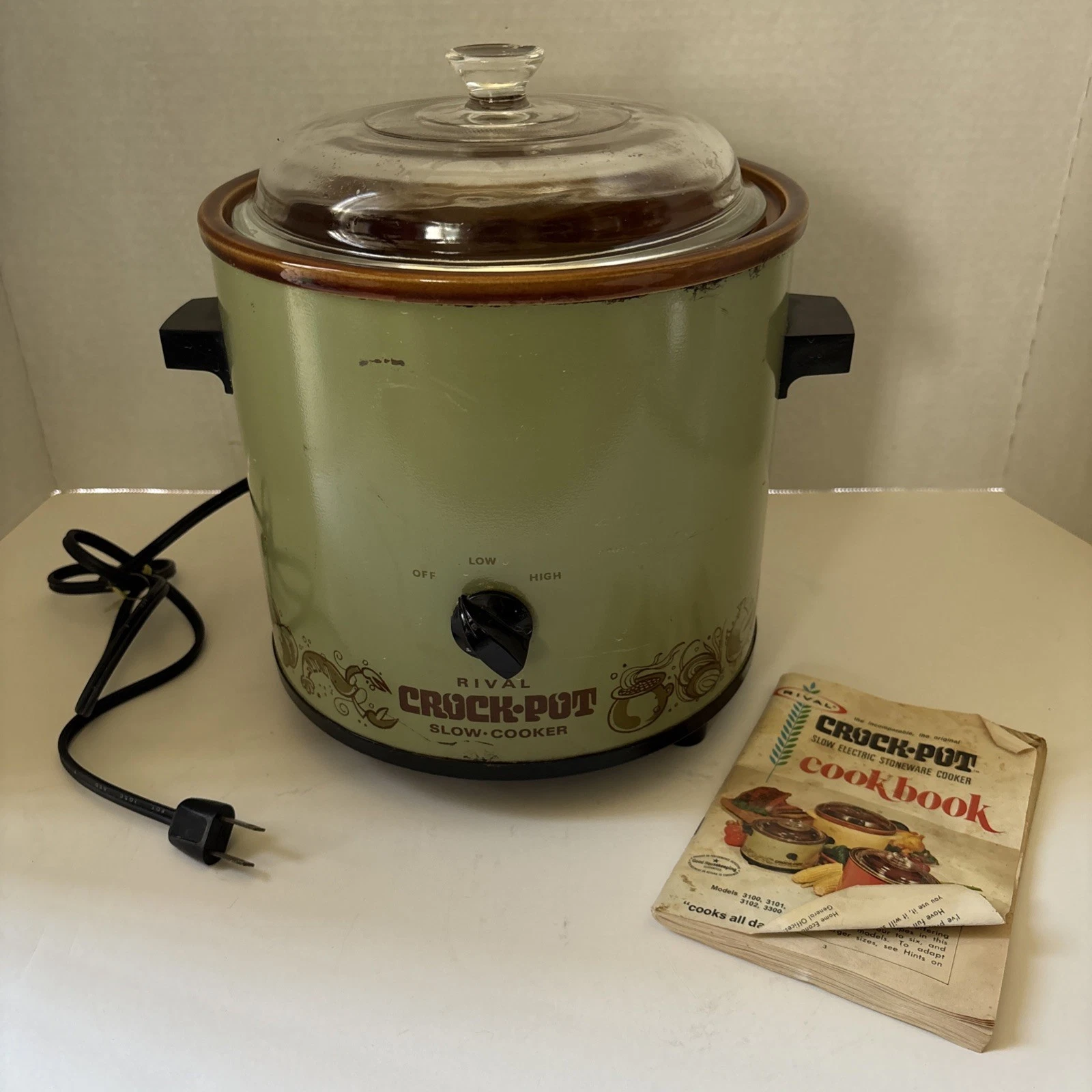 VTG Avocado Green Retro Vegetable Pattern RIVAL 3100 3.5 Qt Crock Pot See Pics