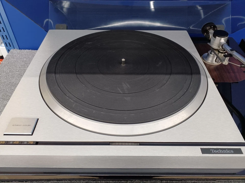 Technics SP-10MK2 with SH-10E, SH-10B4 Cabinet and AC300 Tonearm Tested Working - Image 2 of 4