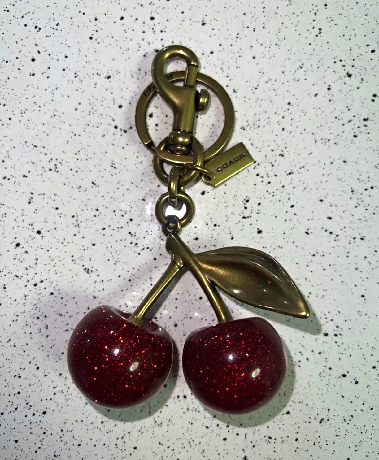 Coach Schlüsselanhänger Kirsche rot Glitzer Kirschen goldfarben Logo Metall Damen