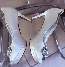 Nine West Women's Satin White Heels With Rhinestone Detail! Size 7 1/2. 