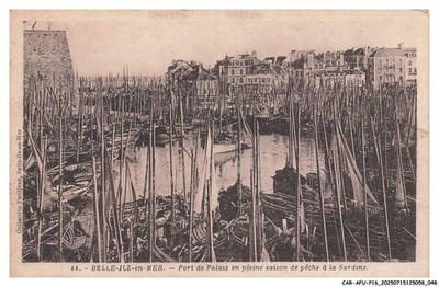 CAR-AFUP16-0800-56 - BELLE-ILE-EN-MER - Port of Palais in the middle of fishing season